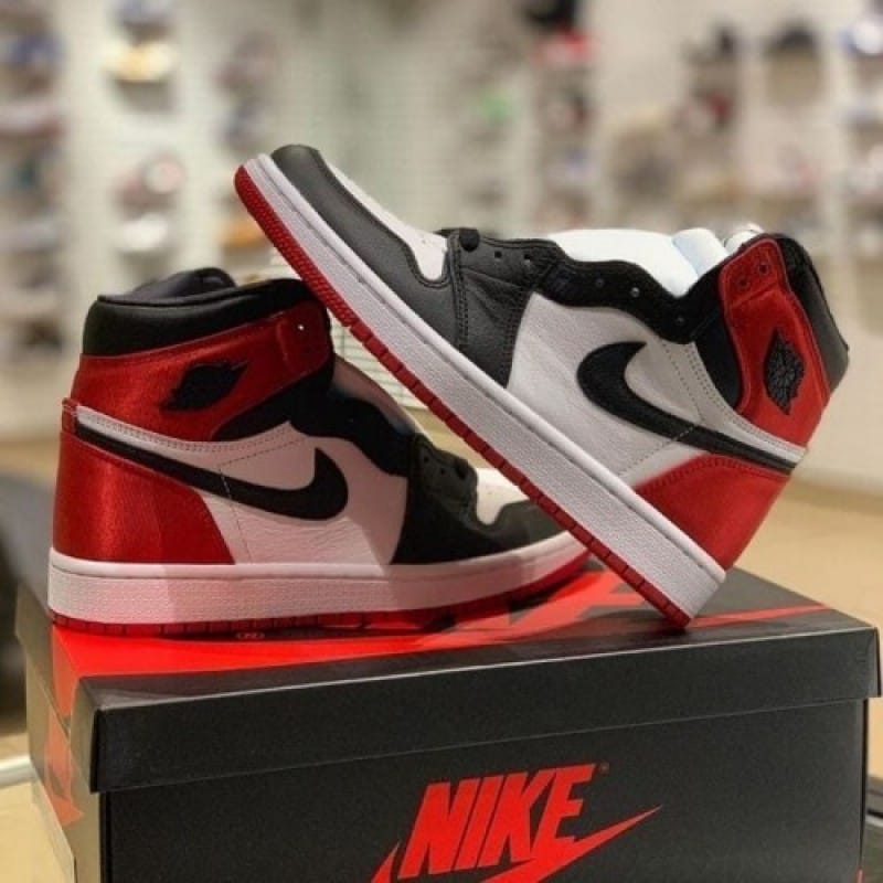 Nike Air Jordan 1 Retro High “Black Toe” – Premium Masterpiece Sneakers with Original Box