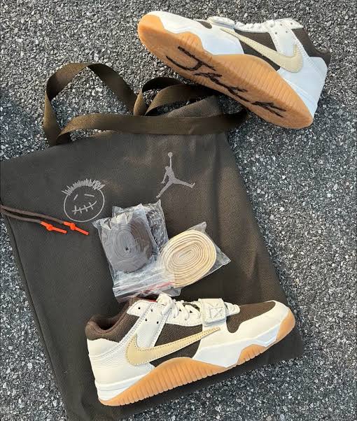 Nike Air Jordan 1 x Travis Scott Jumpman Jack “University Red” – Premium Edition Sneakers with Box & Carry Bag