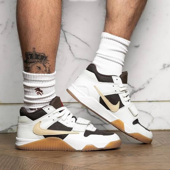 Nike Air Jordan 1 x Travis Scott Jumpman Jack “University Red” – Premium Edition Sneakers with Box & Carry Bag